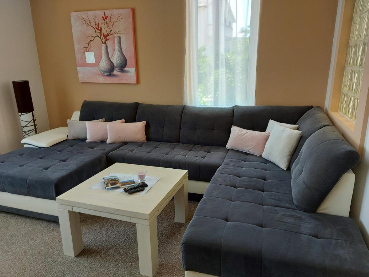 Apartman Larisa Apartment Kampor ภายนอก รูปภาพ