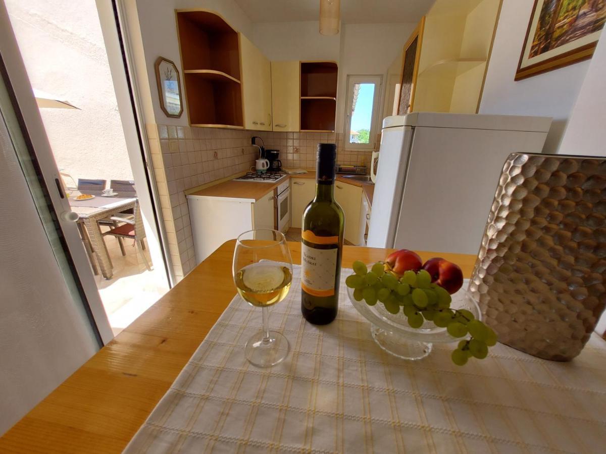Apartman Larisa Apartment Kampor ภายนอก รูปภาพ