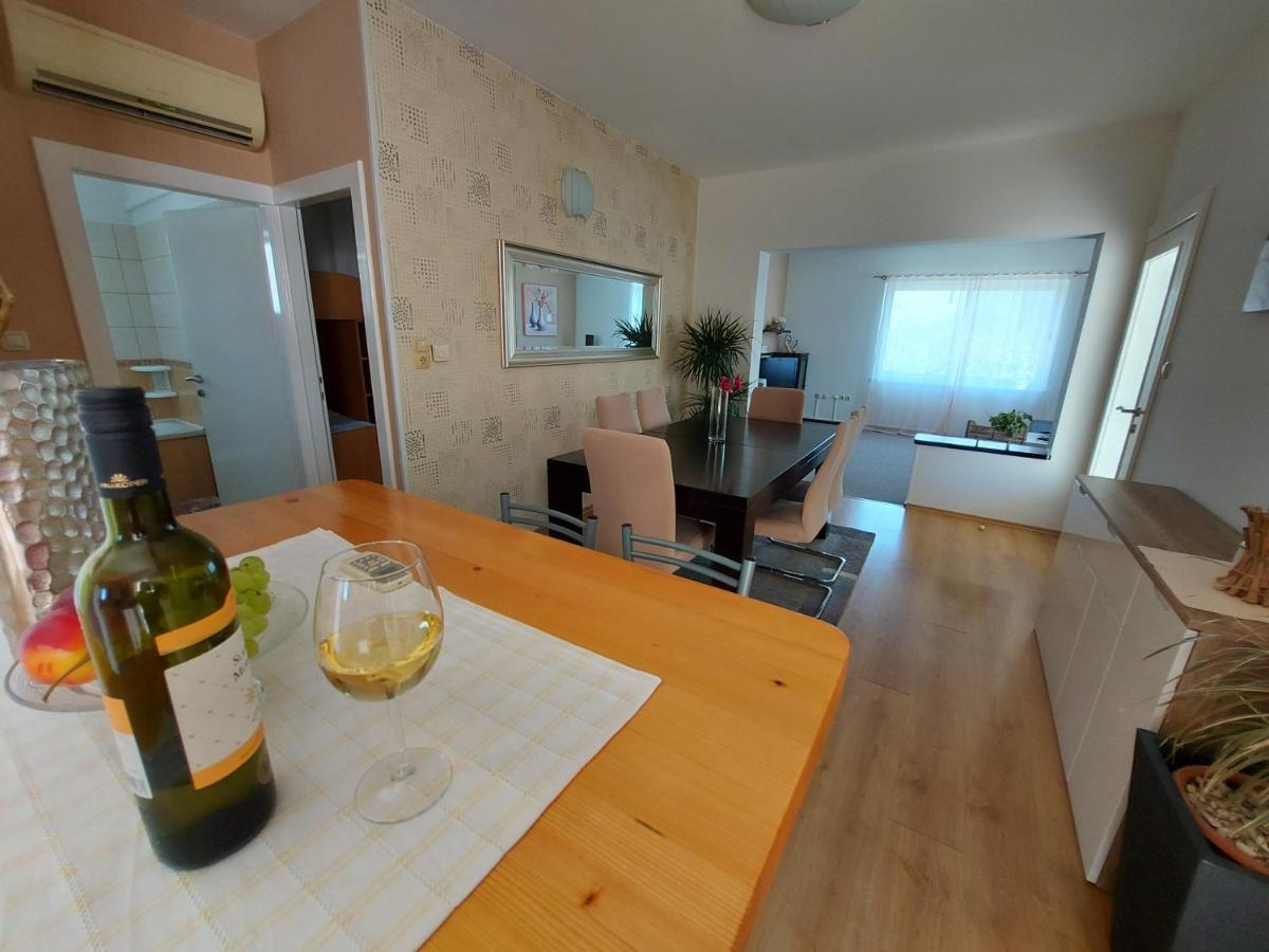 Apartman Larisa Apartment Kampor ภายนอก รูปภาพ