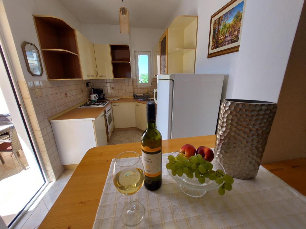 Apartman Larisa Apartment Kampor ภายนอก รูปภาพ