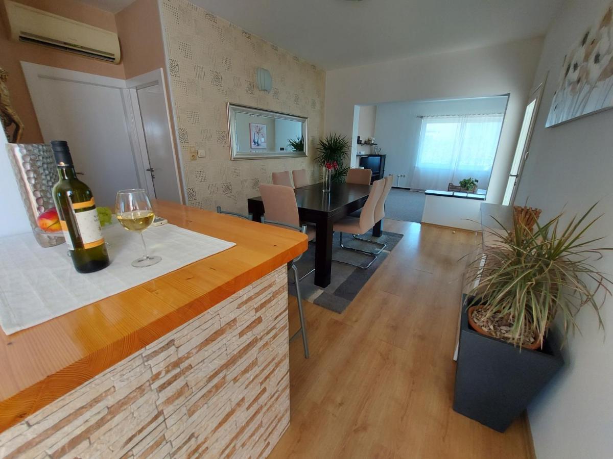Apartman Larisa Apartment Kampor ภายนอก รูปภาพ