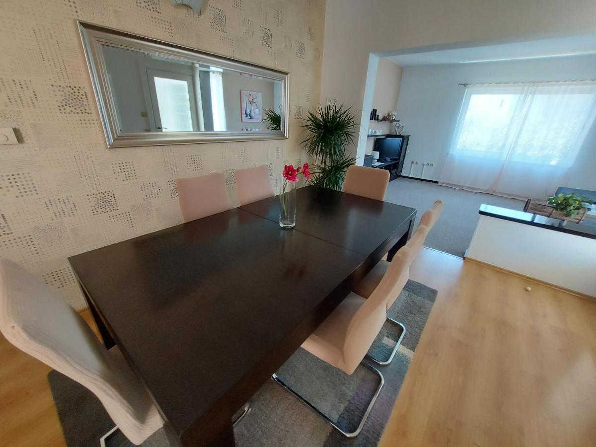 Apartman Larisa Apartment Kampor ภายนอก รูปภาพ