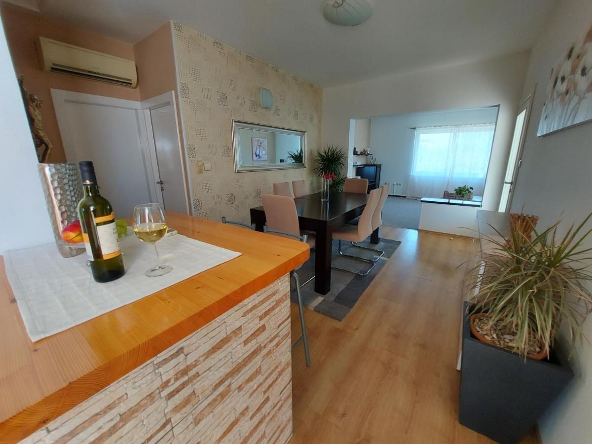 Apartman Larisa Apartment Kampor ภายนอก รูปภาพ
