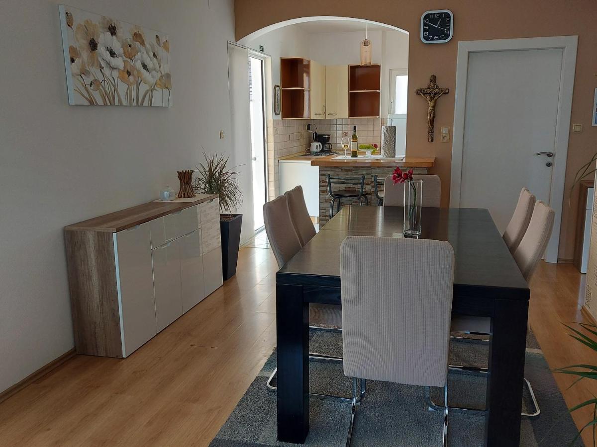 Apartman Larisa Apartment Kampor ภายนอก รูปภาพ
