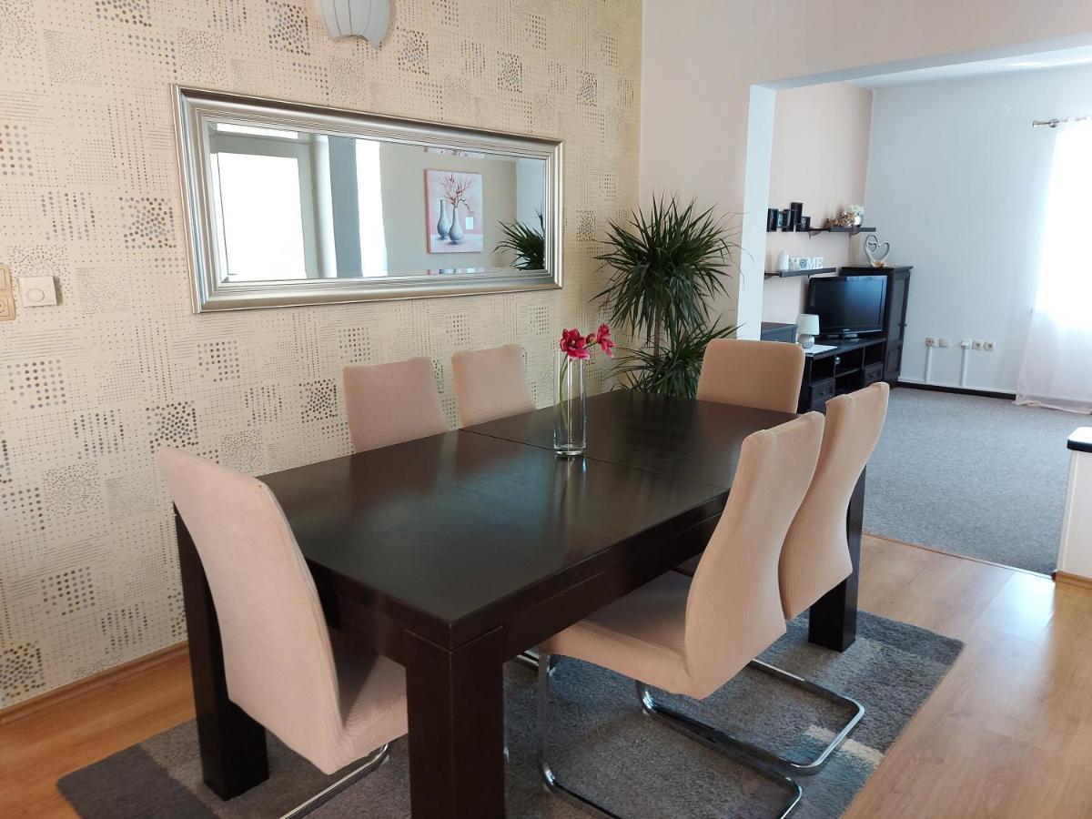 Apartman Larisa Apartment Kampor ภายนอก รูปภาพ